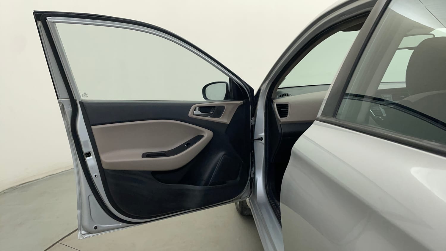 Used 2015 Hyundai Elite i20 Sportz 1.2 (O) Petrol Manual interior LEFT FRONT DOOR OPEN VIEW