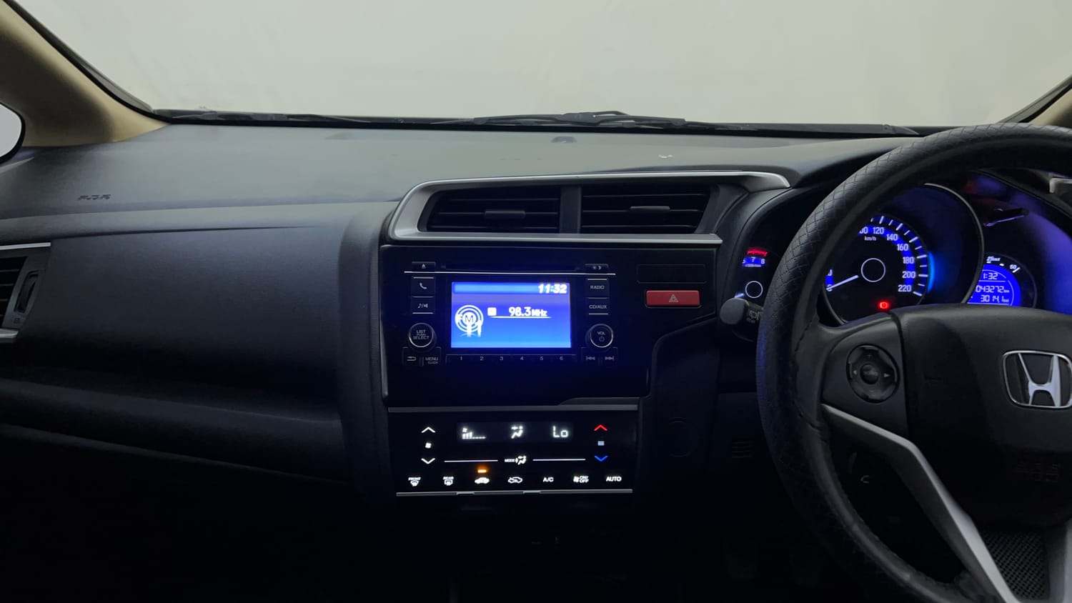 Used 2015 Honda Jazz V Petrol Petrol Manual interior MUSIC SYSTEM & AC CONTROL VIEW