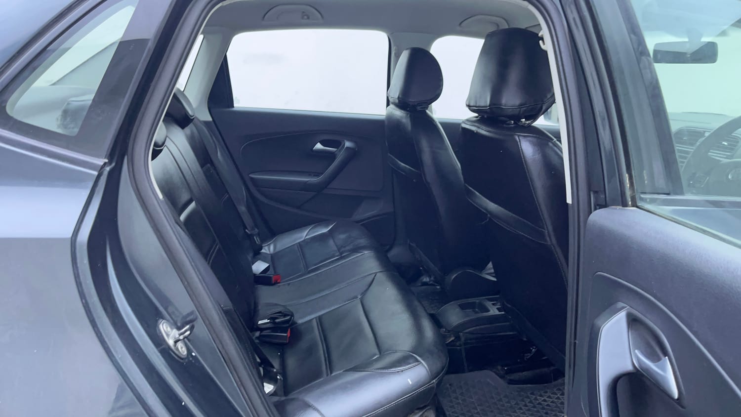 Used 2018 Volkswagen Ameo Comfortline 1.0L (P) Petrol Manual interior RIGHT SIDE REAR DOOR CABIN VIEW