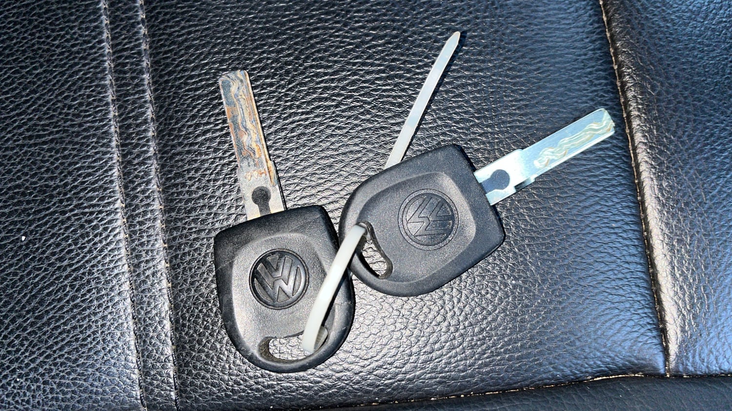 Used 2018 Volkswagen Ameo Comfortline 1.0L (P) Petrol Manual extra CAR KEY VIEW