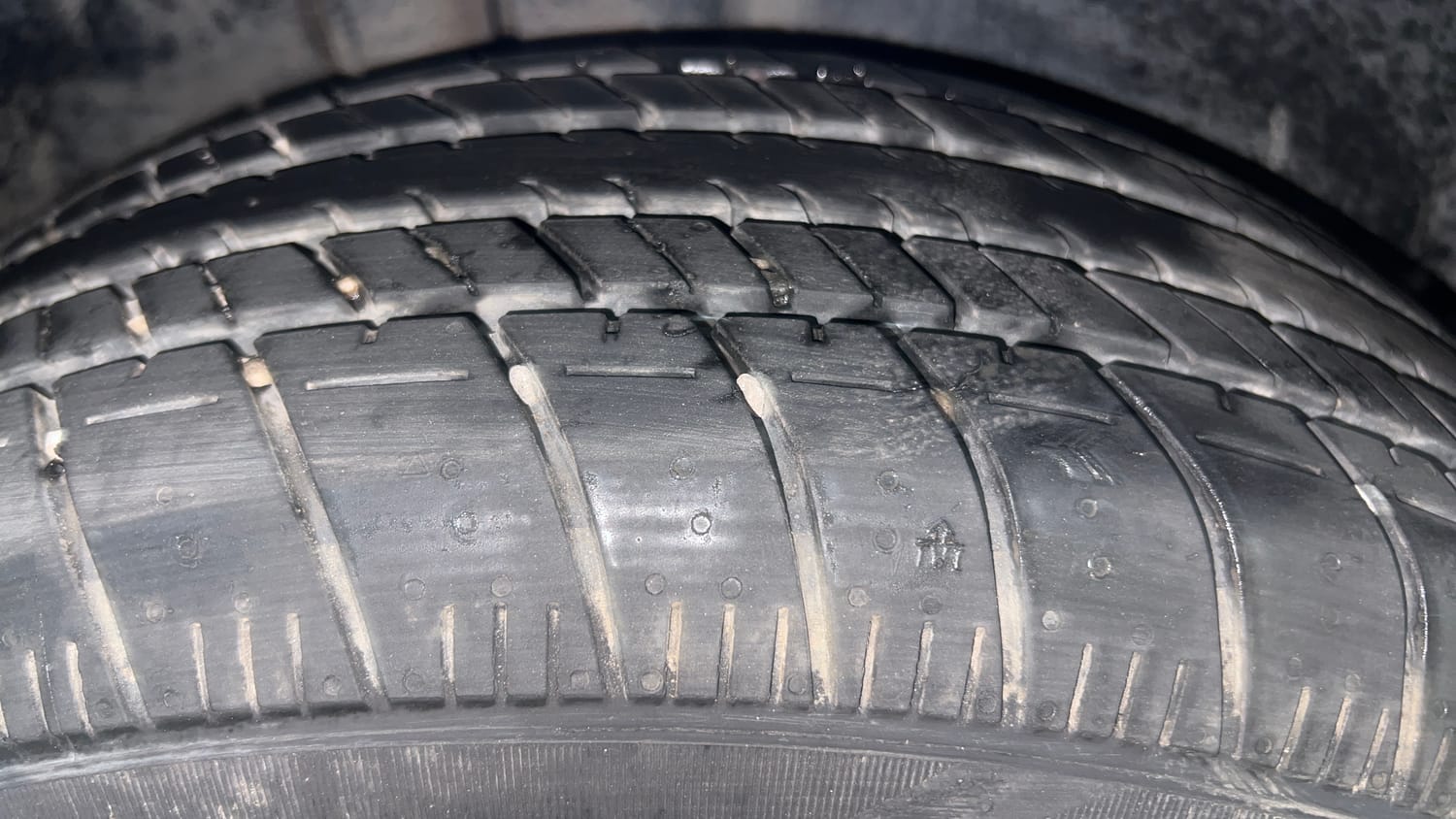 Used 2017 Maruti Suzuki Ertiga VXI AT Petrol Automatic tyres RIGHT REAR TYRE TREAD VIEW