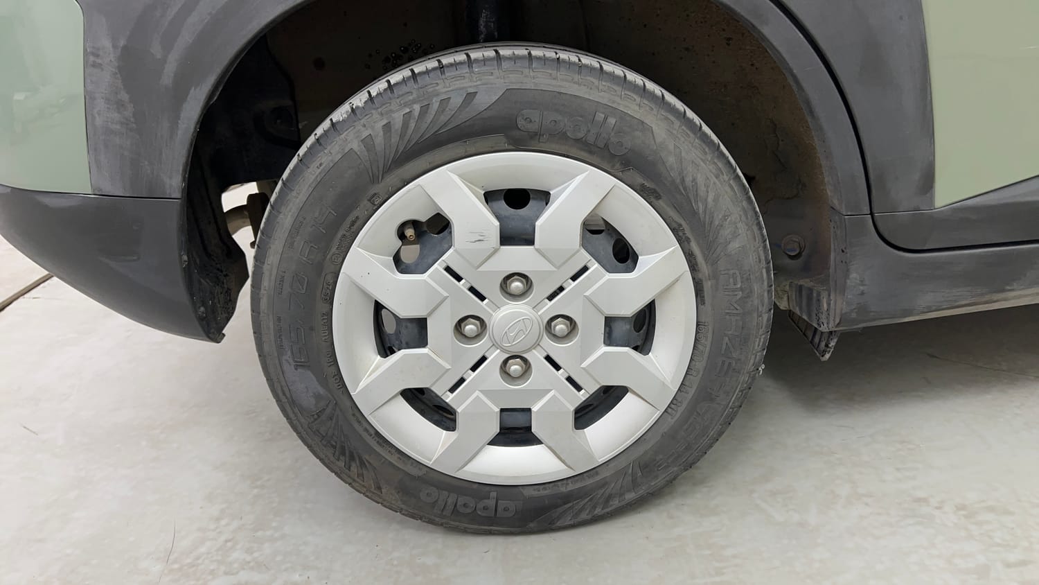 Used 2024 Hyundai Exter S 1.2 MT Hy-CNG Duo Cng Manual tyres RIGHT REAR TYRE RIM VIEW