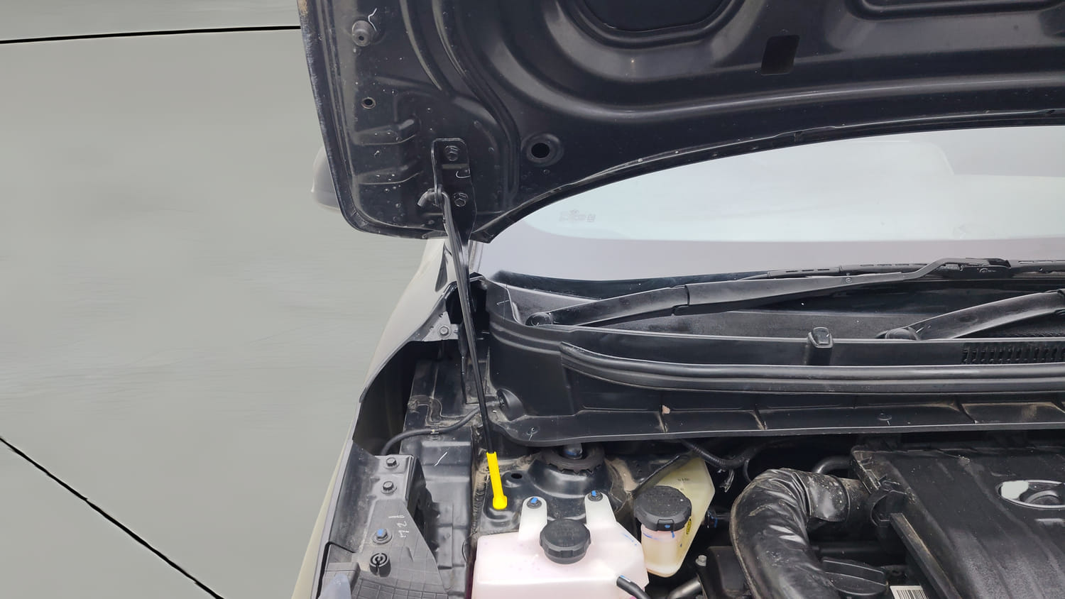 Used 2025 Hyundai Exter SX (O) Connect 1.2 AMT Knight Edition Petrol Automatic engine ENGINE RIGHT SIDE HINGE & APRON VIEW