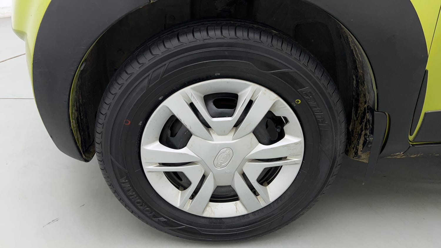 Used 2017 Datsun Redi-GO S Petrol Manual tyres LEFT FRONT TYRE RIM VIEW