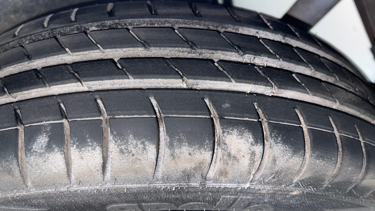 Used 2016 Maruti Suzuki Wagon R 1.0 VXI AMT Petrol Automatic tyres LEFT REAR TYRE TREAD VIEW