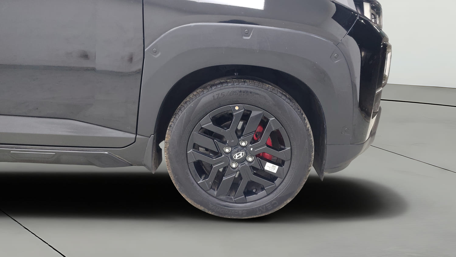 Used 2025 Hyundai Exter SX (O) Connect 1.2 AMT Knight Edition Petrol Automatic tyres RIGHT FRONT TYRE RIM VIEW
