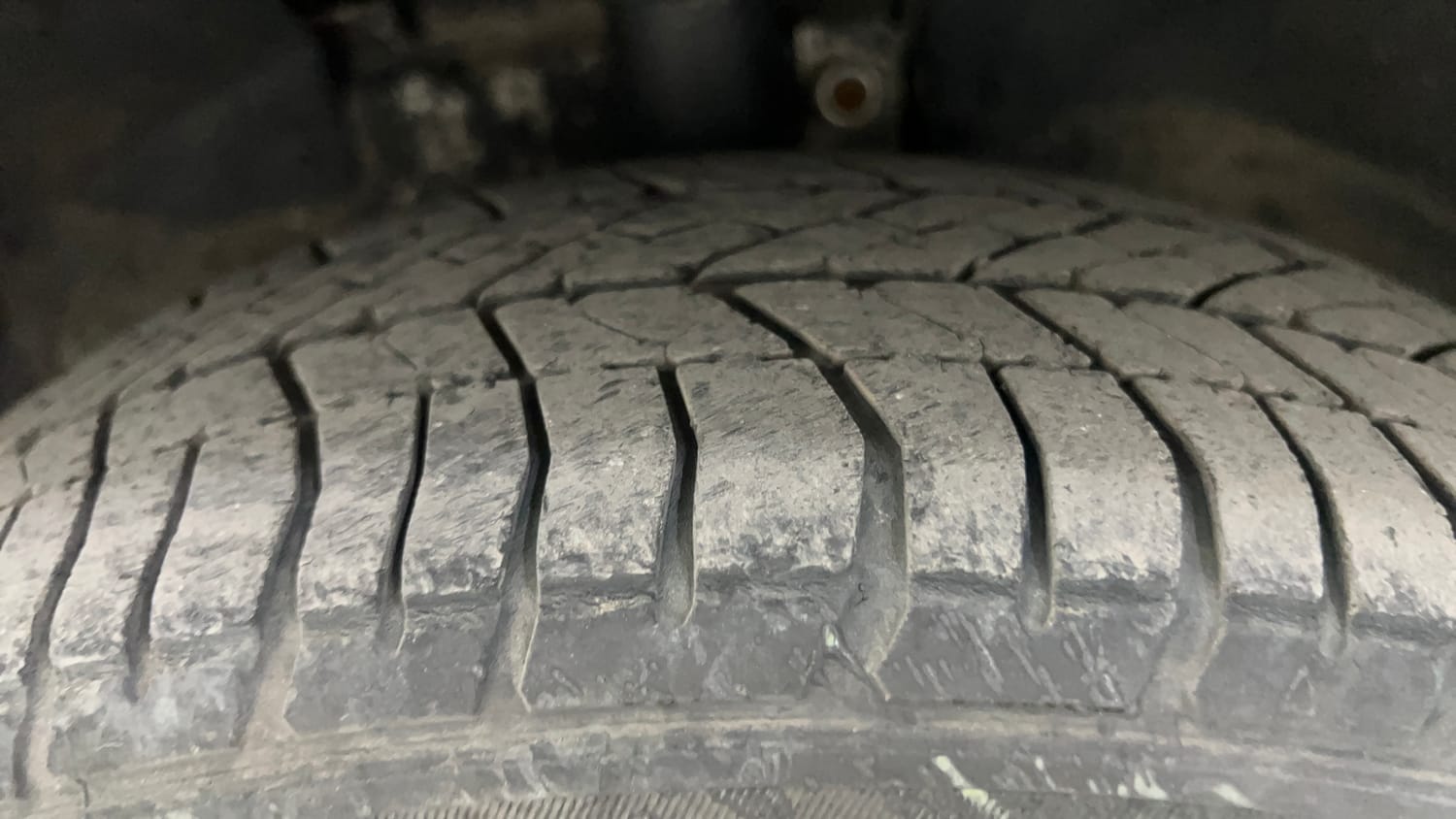 Used 2013 Ford Figo Duratec Petrol Titanium 1.2 Petrol Manual tyres LEFT FRONT TYRE TREAD VIEW