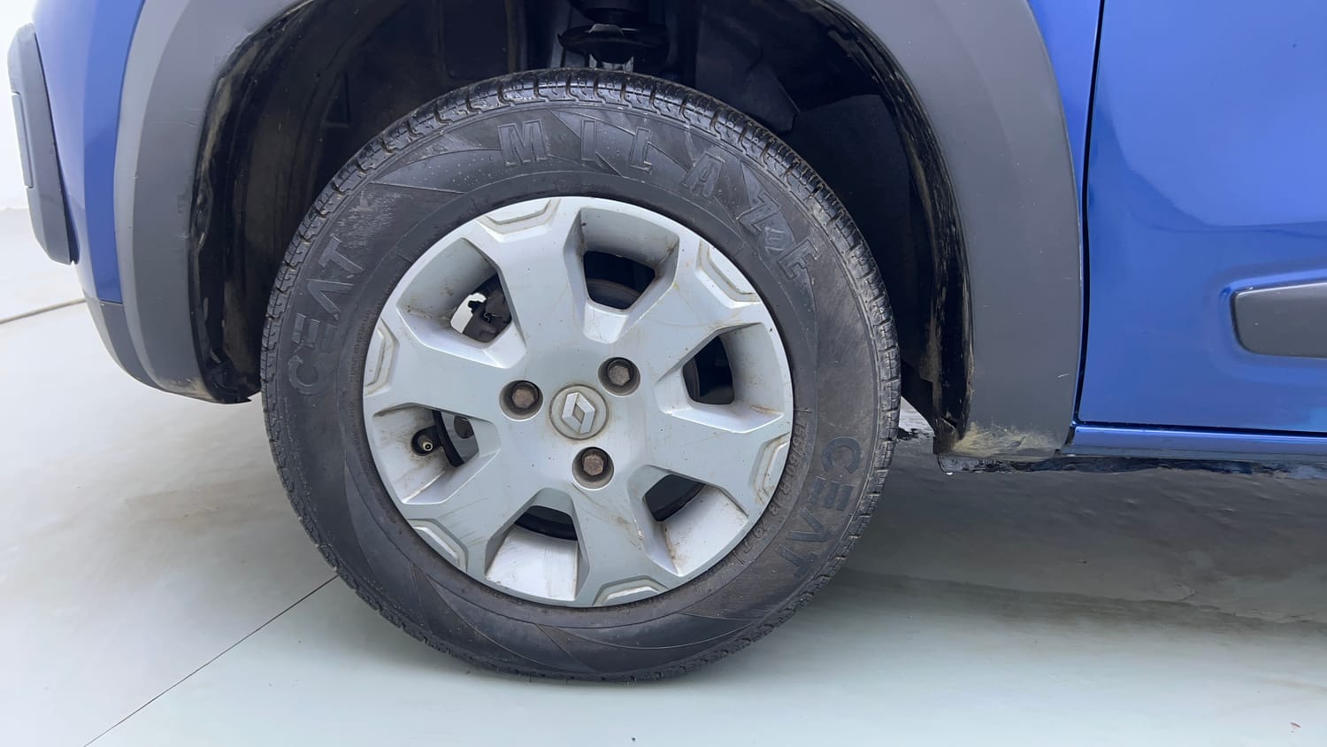 Used 2017 Renault Kwid CLIMBER 1.0 AMT Petrol Automatic tyres LEFT FRONT TYRE RIM VIEW