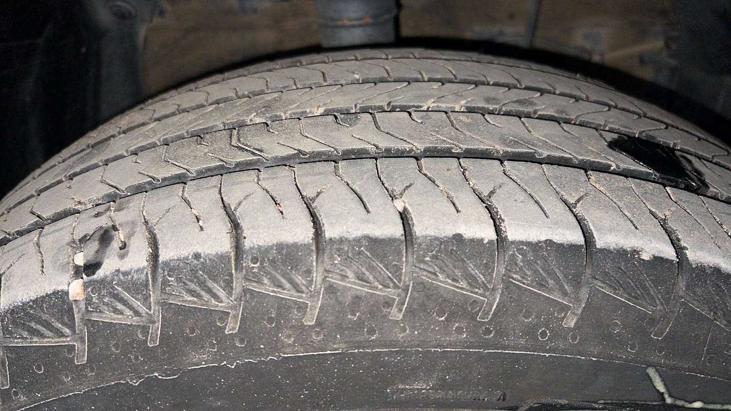 Used 2024 Toyota Urban Cruiser Hyryder G AT NeoDrive Petrol Automatic tyres RIGHT FRONT TYRE TREAD VIEW