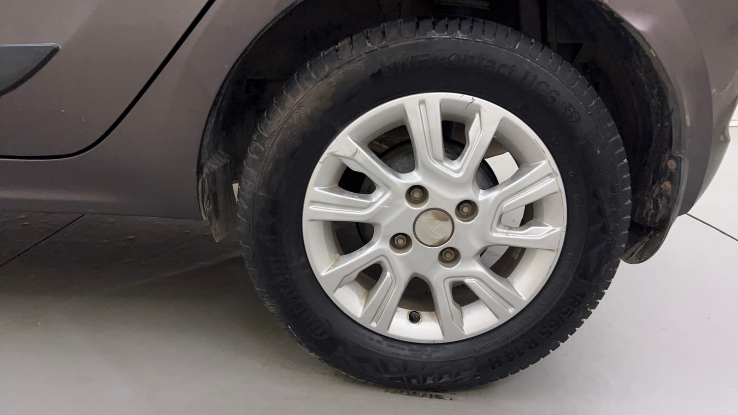 Used 2018 Tata Tiago Revotron XZA Petrol Automatic tyres LEFT REAR TYRE RIM VIEW