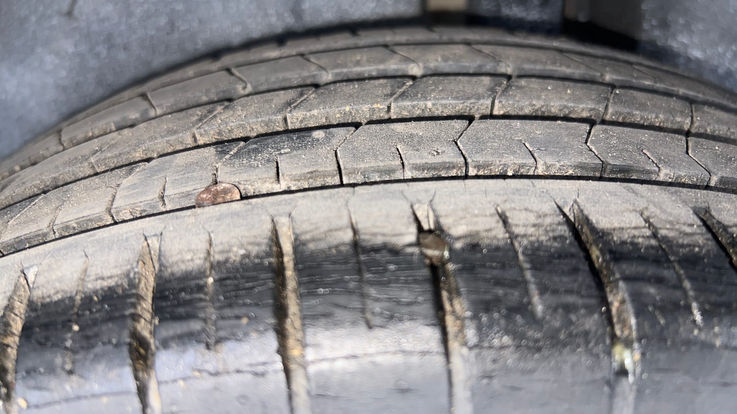 Used 2015 Maruti Suzuki Ciaz ZXI+ Petrol Manual tyres LEFT REAR TYRE TREAD VIEW