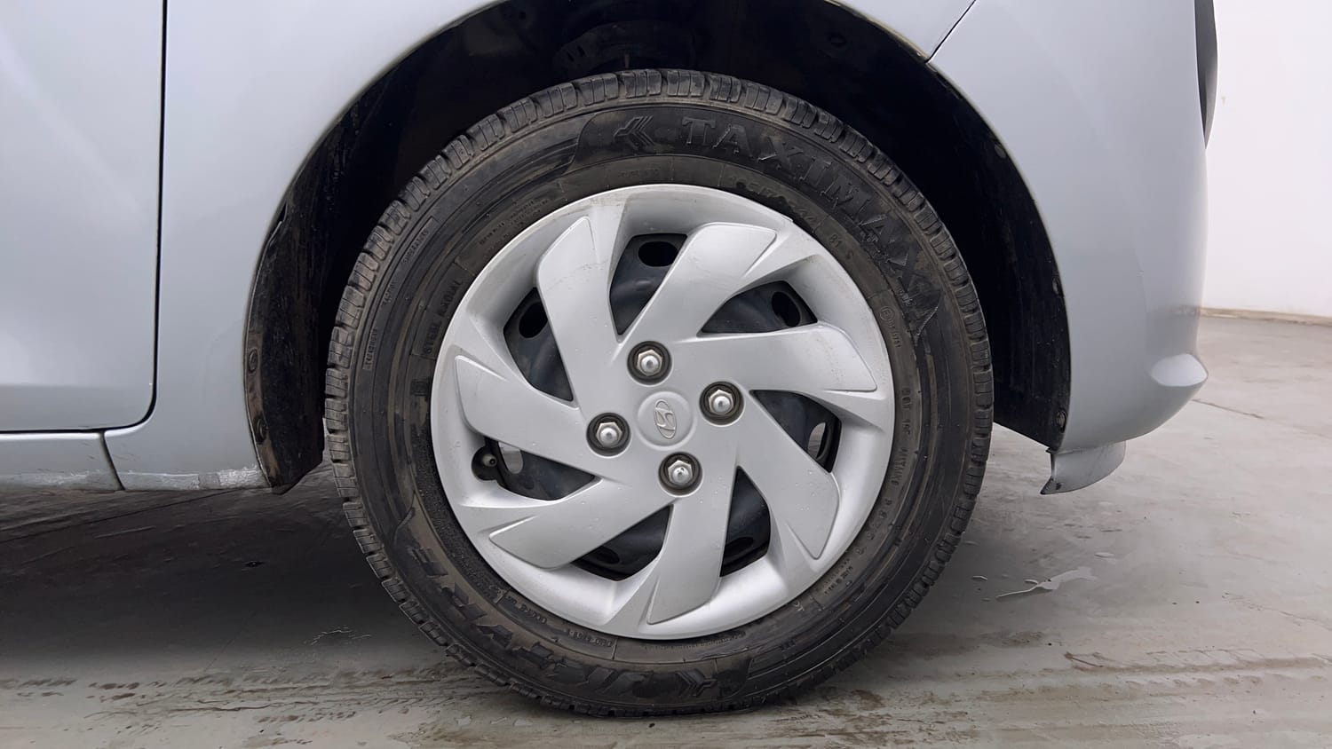 Used 2021 Hyundai Santro Sportz AMT Petrol Automatic tyres RIGHT FRONT TYRE RIM VIEW