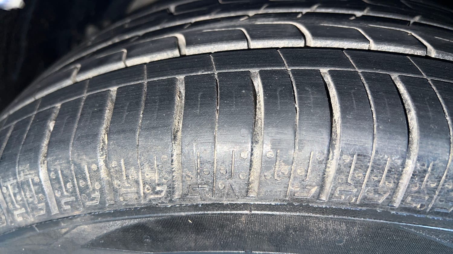 Used 2018 Maruti Suzuki Ciaz Alpha Hybrid 1.5 Petrol Manual tyres LEFT FRONT TYRE TREAD VIEW