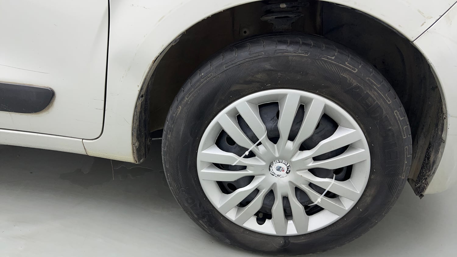 Used 2021 Maruti Suzuki Wagon R LXi 1.0 CNG Cng Manual tyres RIGHT FRONT TYRE RIM VIEW