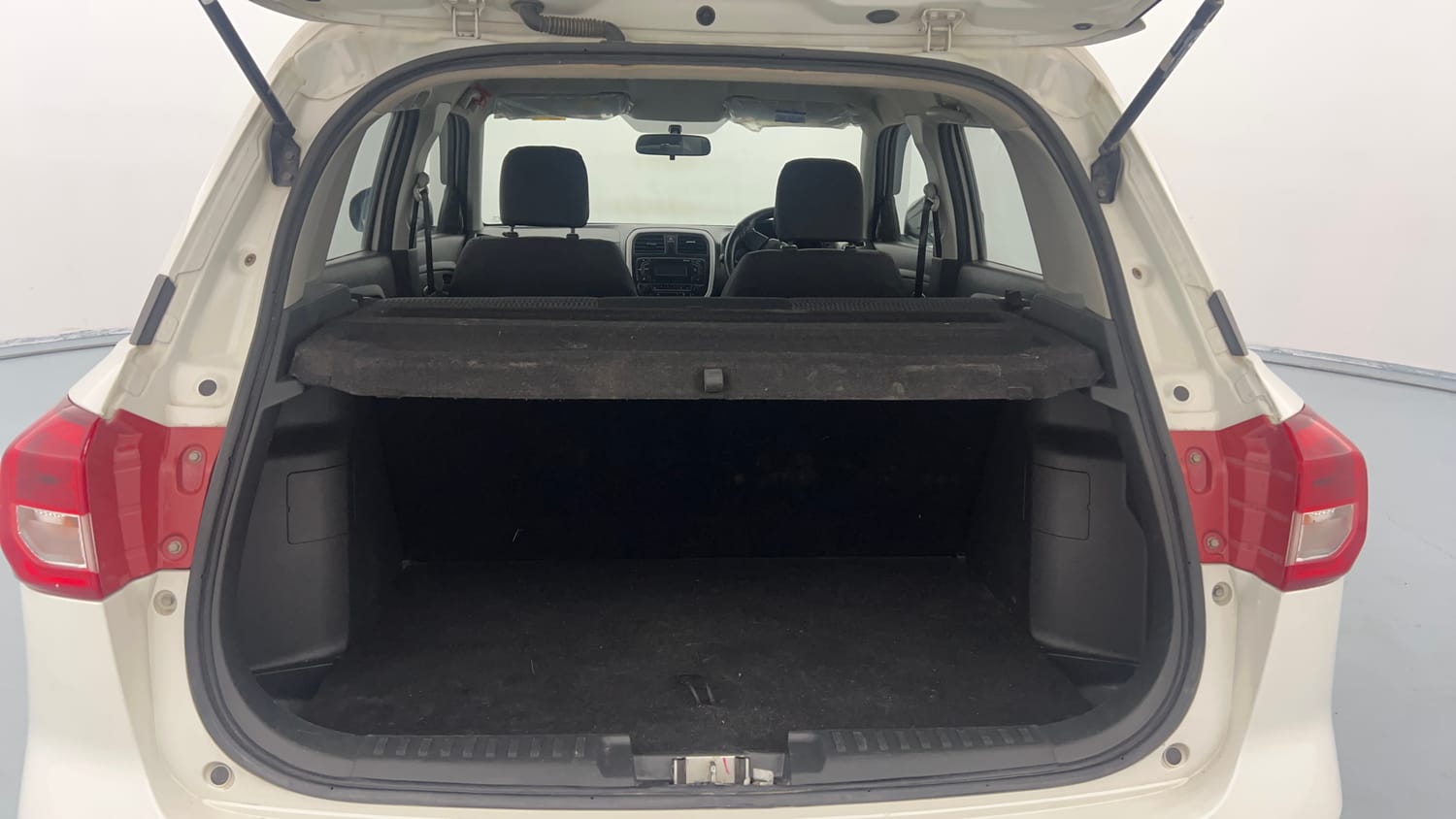 Used 2017 Maruti Suzuki Vitara Brezza LDi (O) Diesel Manual interior DICKY INSIDE VIEW