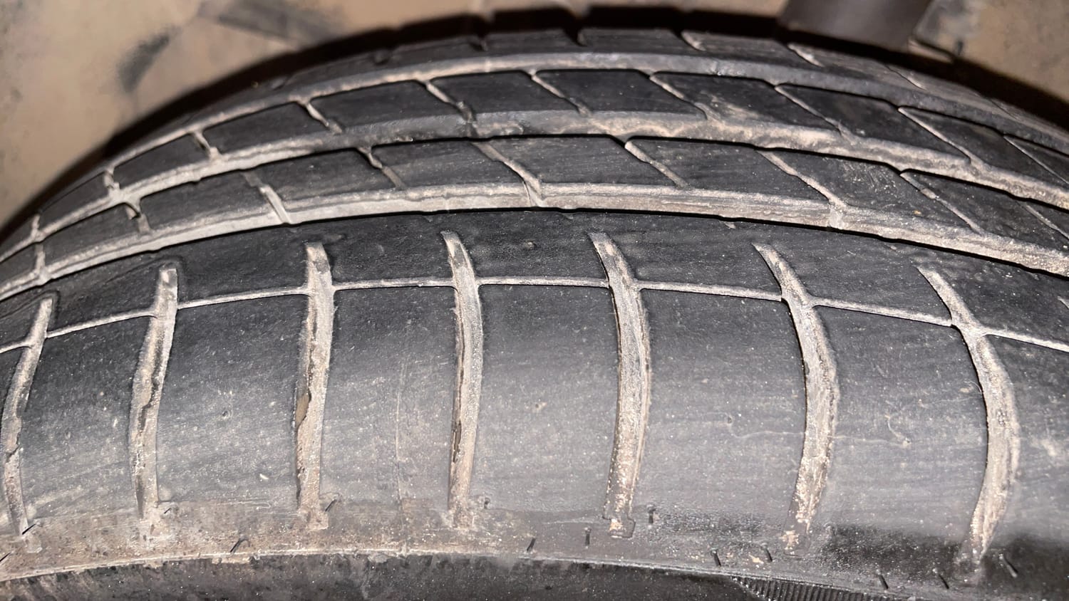 Used 2018 Hyundai Grand i10 Asta 1.2 Kappa VTVT Petrol Manual tyres LEFT FRONT TYRE TREAD VIEW
