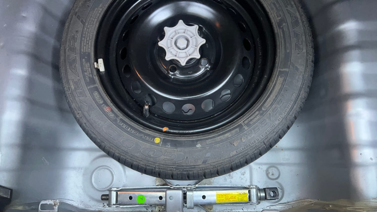 Used 2014 Hyundai Grand i10 Asta AT 1.2 Kappa VTVT Petrol Automatic tyres SPARE TYRE VIEW