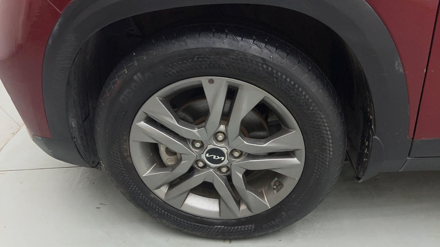 Used 2022 kia Seltos HTX 1.5 IVT Petrol Automatic tyres LEFT FRONT TYRE RIM VIEW