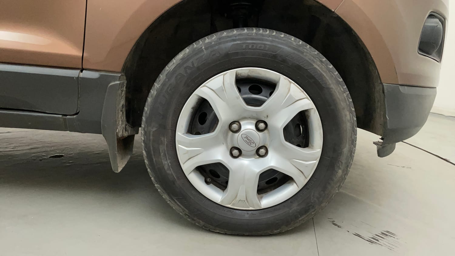 Used 2017 Ford EcoSport Trend+ 1.0L EcoBoost Petrol Manual tyres RIGHT FRONT TYRE RIM VIEW