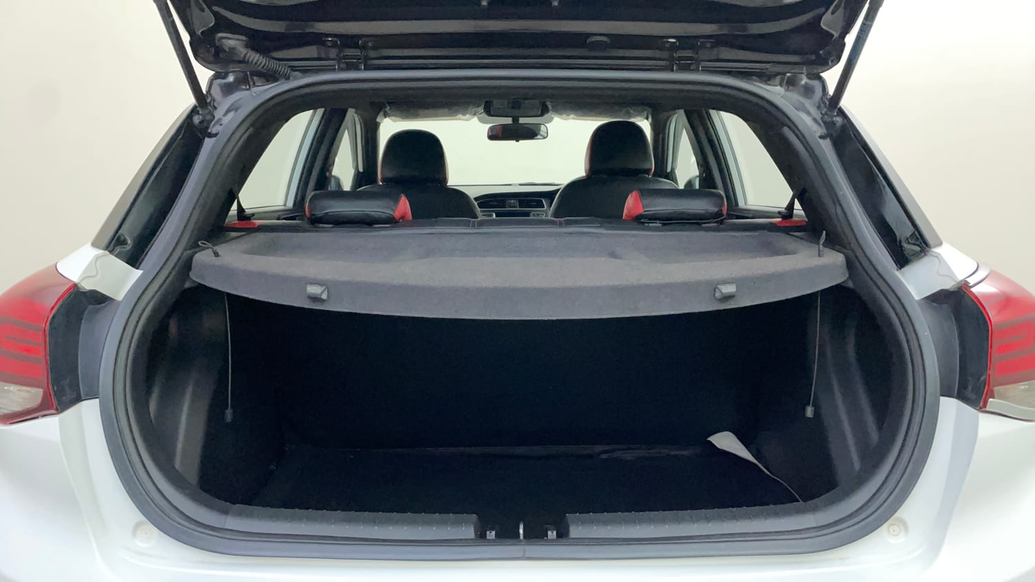Used 2019 Hyundai Elite i20 Sportz Plus 1.2 Dual Tone Petrol Manual interior DICKY INSIDE VIEW