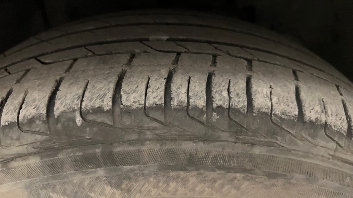 Used 2022 Tata Nexon XZA Plus (O) Diesel Diesel Automatic tyres RIGHT FRONT TYRE TREAD VIEW
