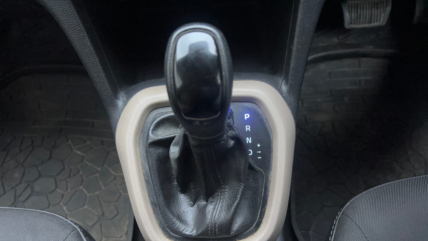 Used 2014 Hyundai Grand i10 Asta AT 1.2 Kappa VTVT Petrol Automatic interior GEAR  KNOB VIEW