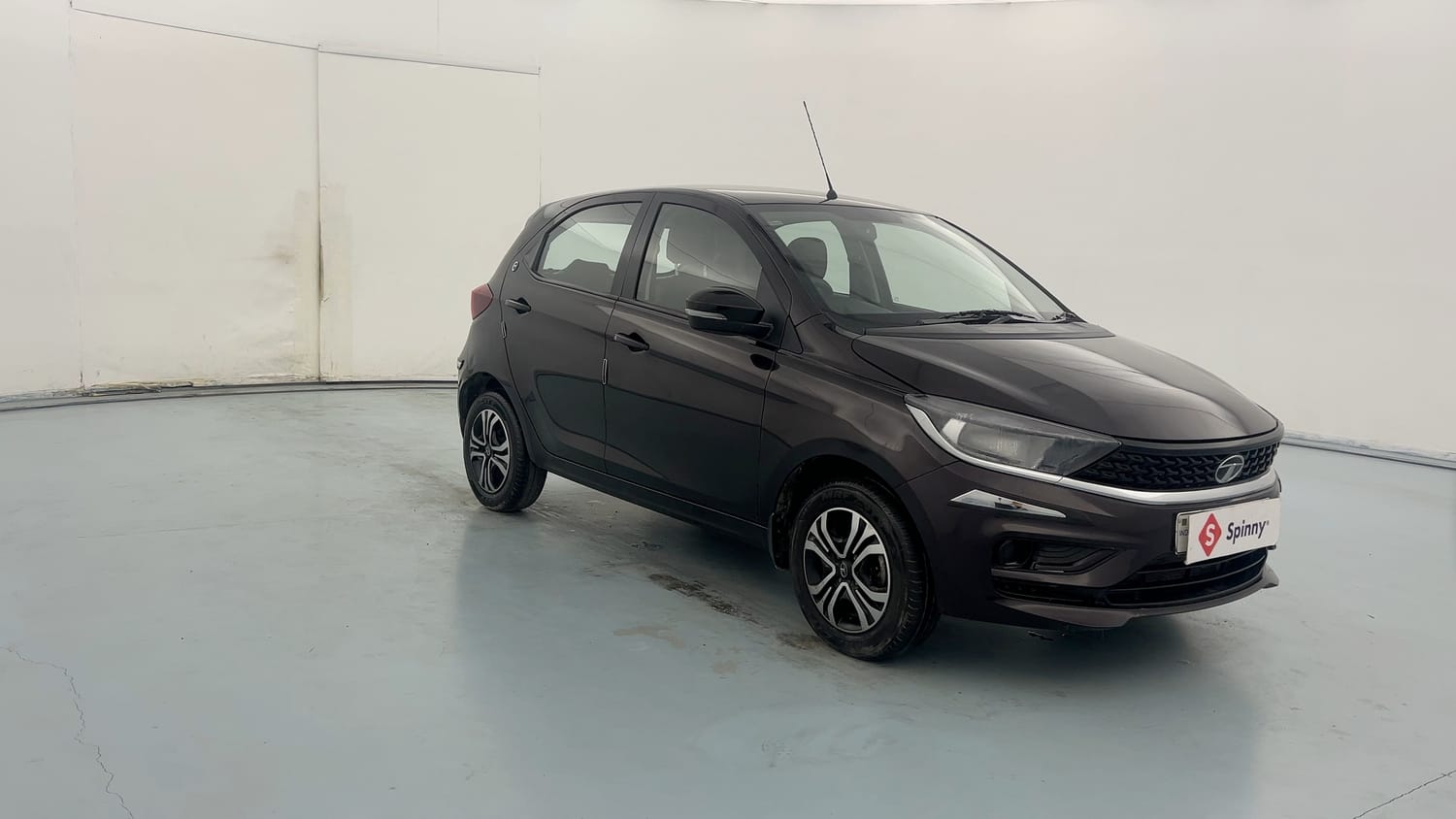 Used 2023 Tata Tiago XT Petrol Manual exterior RIGHT FRONT CORNER VIEW