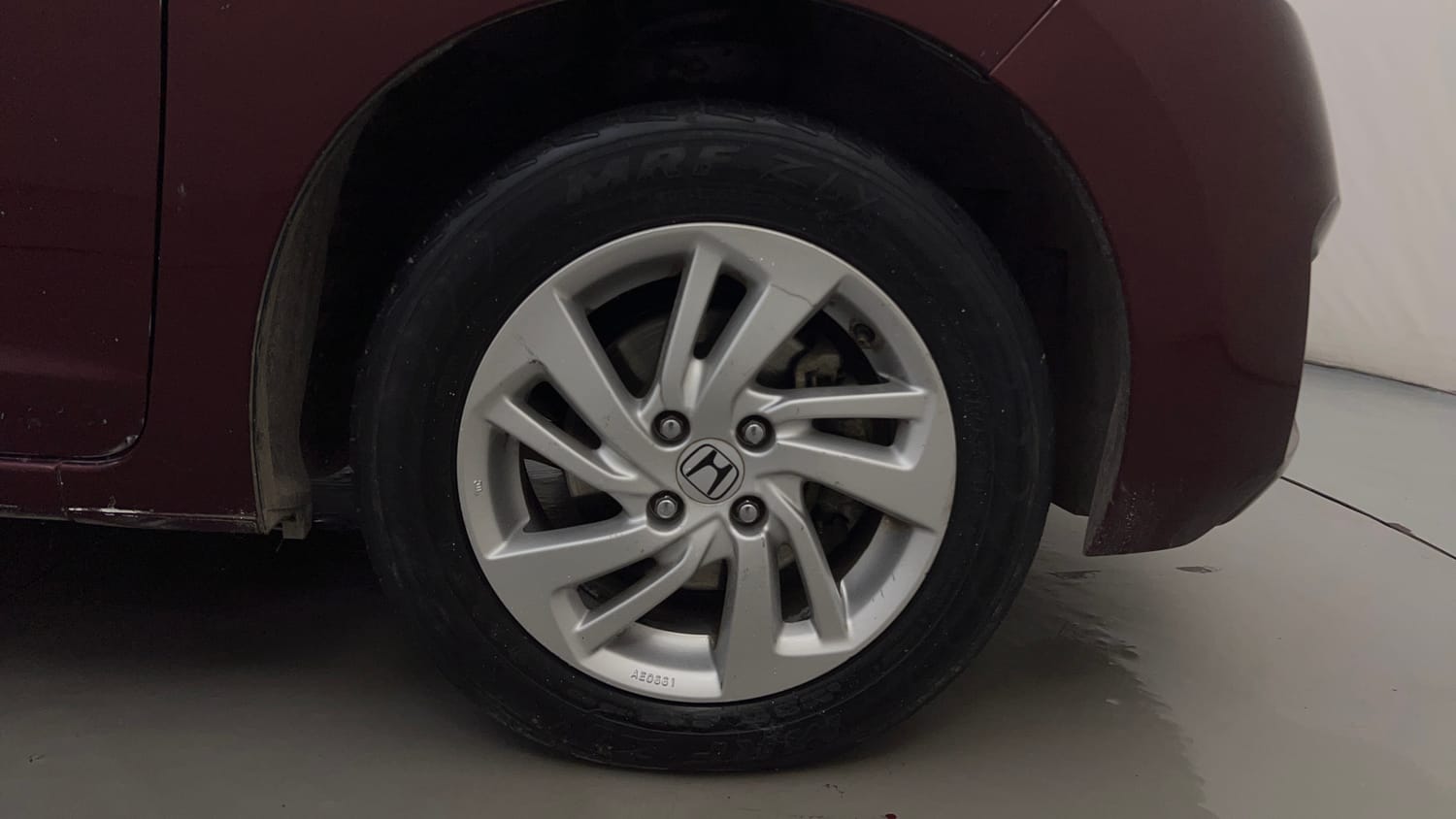 Used 2015 Honda Jazz V Petrol Petrol Manual tyres RIGHT FRONT TYRE RIM VIEW