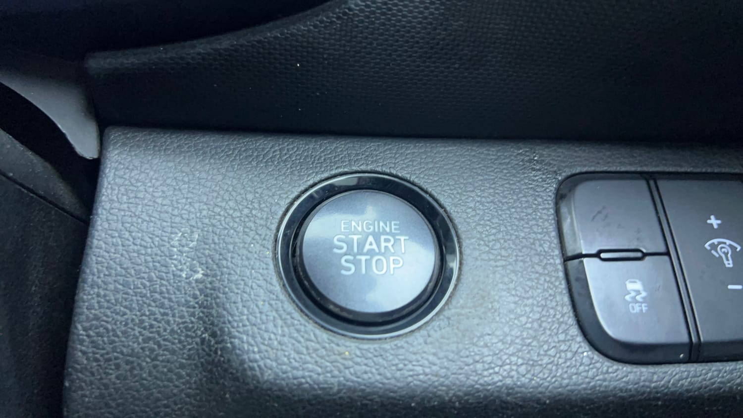 Used 2019 Hyundai Venue SX Plus 1.0 Turbo DCT Petrol Automatic top_features Keyless start