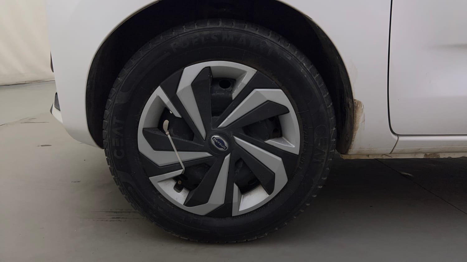Used 2020 Datsun Redi-GO T(O) 1.0 AMT Petrol Automatic tyres LEFT FRONT TYRE RIM VIEW