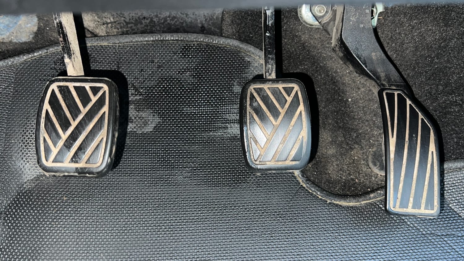 Used 2015 Maruti Suzuki Swift Lxi (O) Petrol Manual interior PEDALS VIEW