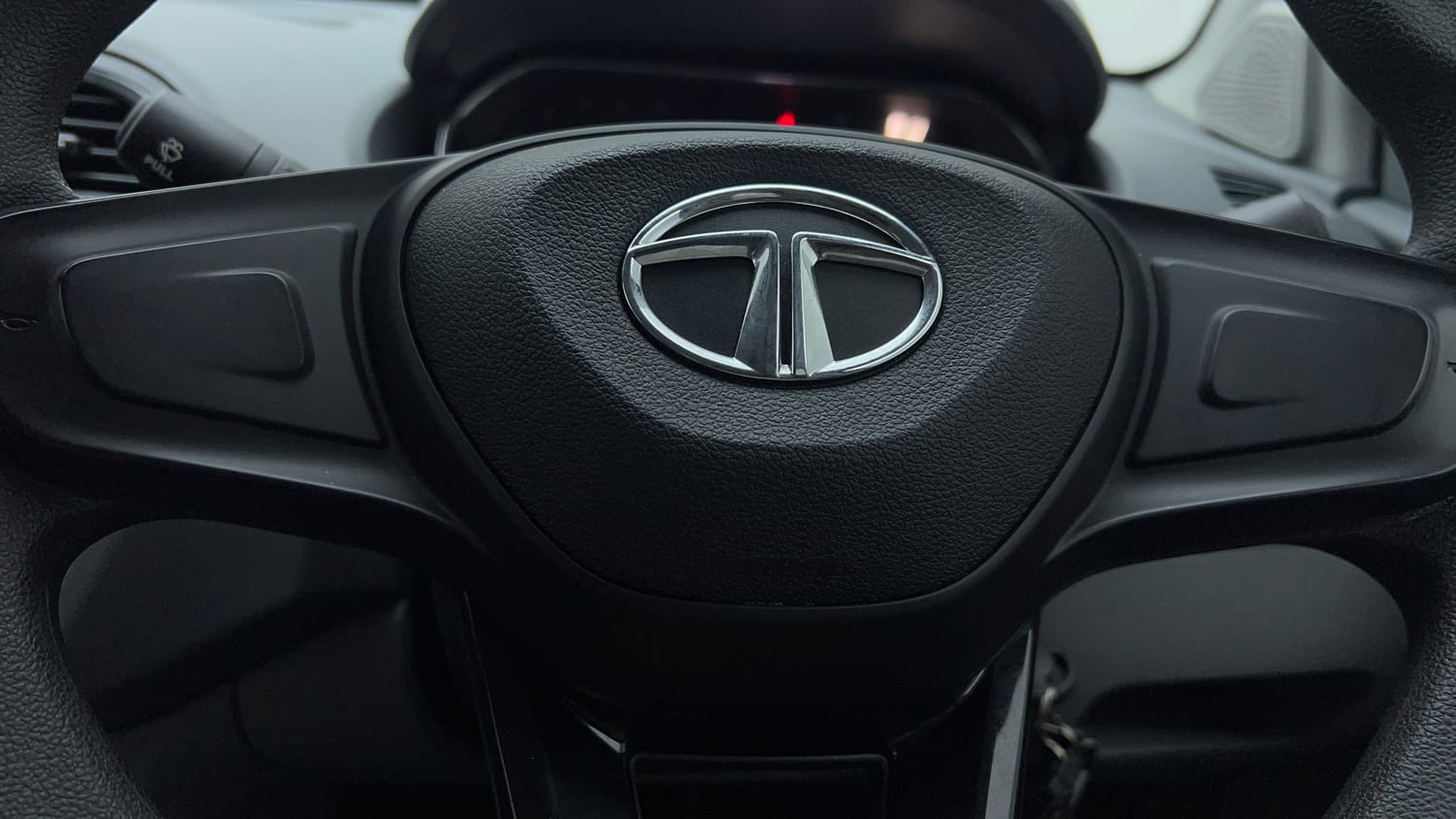 Used 2020 Tata Tigor XM Petrol Manual top_features Airbags