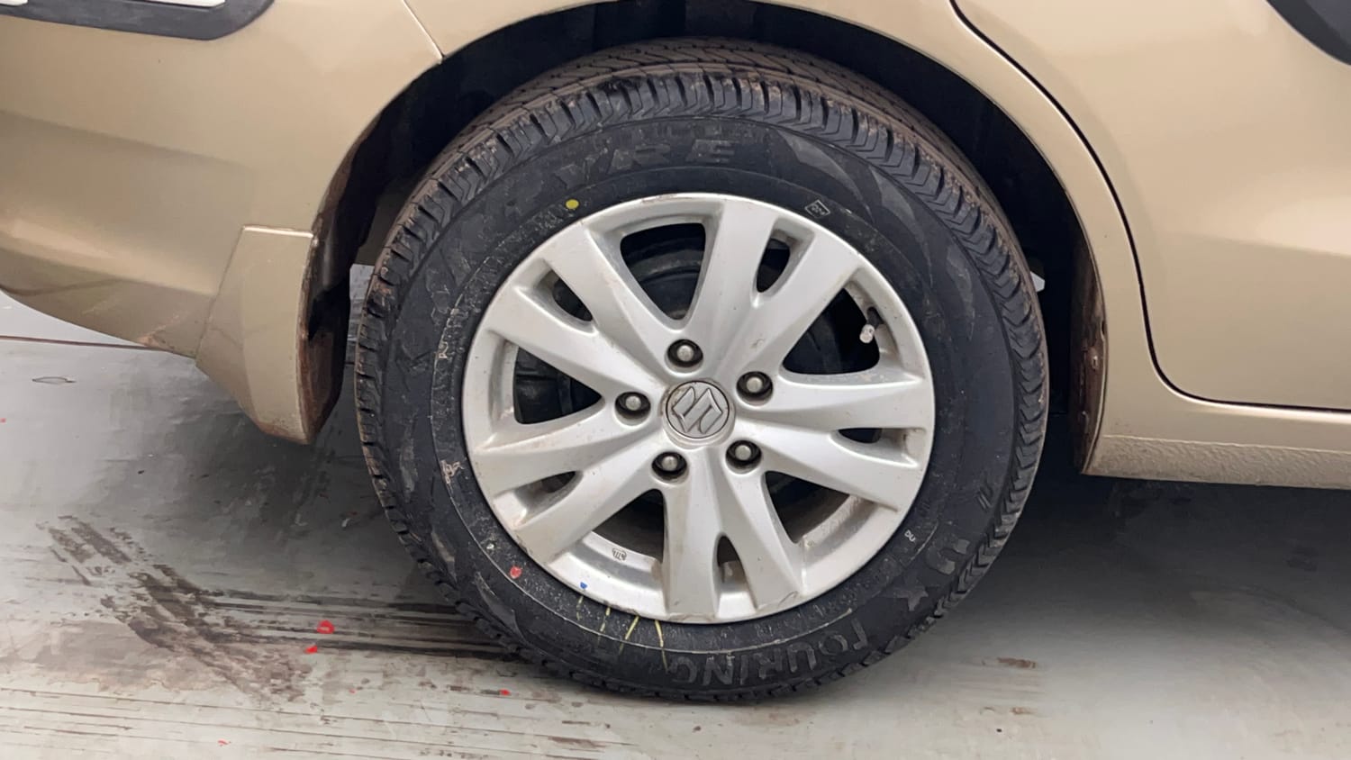 Used 2016 Maruti Suzuki Ertiga ZXI Petrol Manual tyres RIGHT REAR TYRE RIM VIEW