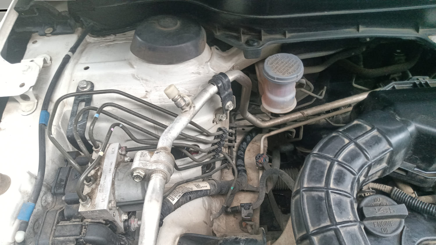 Used 2020 maruti-suzuki Vitara Brezza ZXi Plus Petrol Manual engine ENGINE RIGHT SIDE HINGE & APRON VIEW