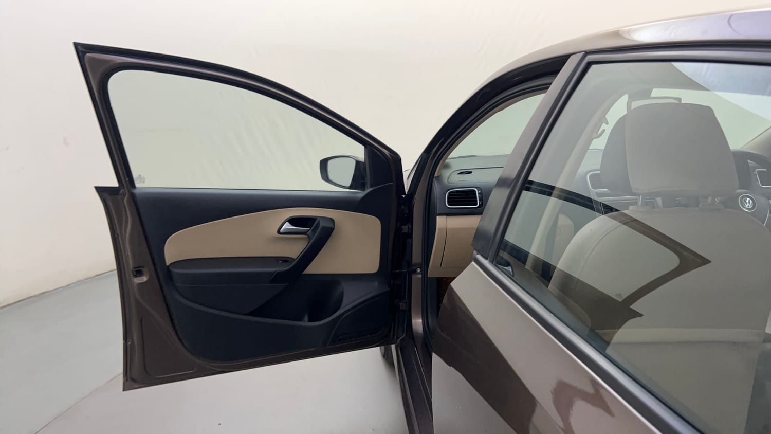 Used 2016 Volkswagen Ameo Highline1.2L (P) Petrol Manual interior LEFT FRONT DOOR OPEN VIEW