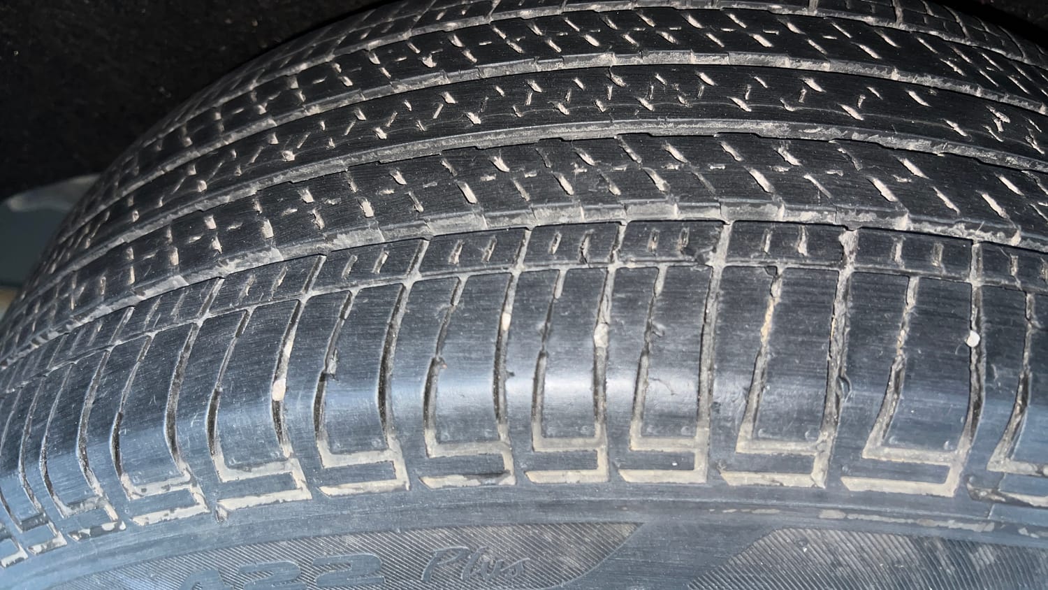Used 2023 Mahindra Scorpio N Z8 L Petrol MT 7 STR Petrol Manual tyres LEFT REAR TYRE TREAD VIEW