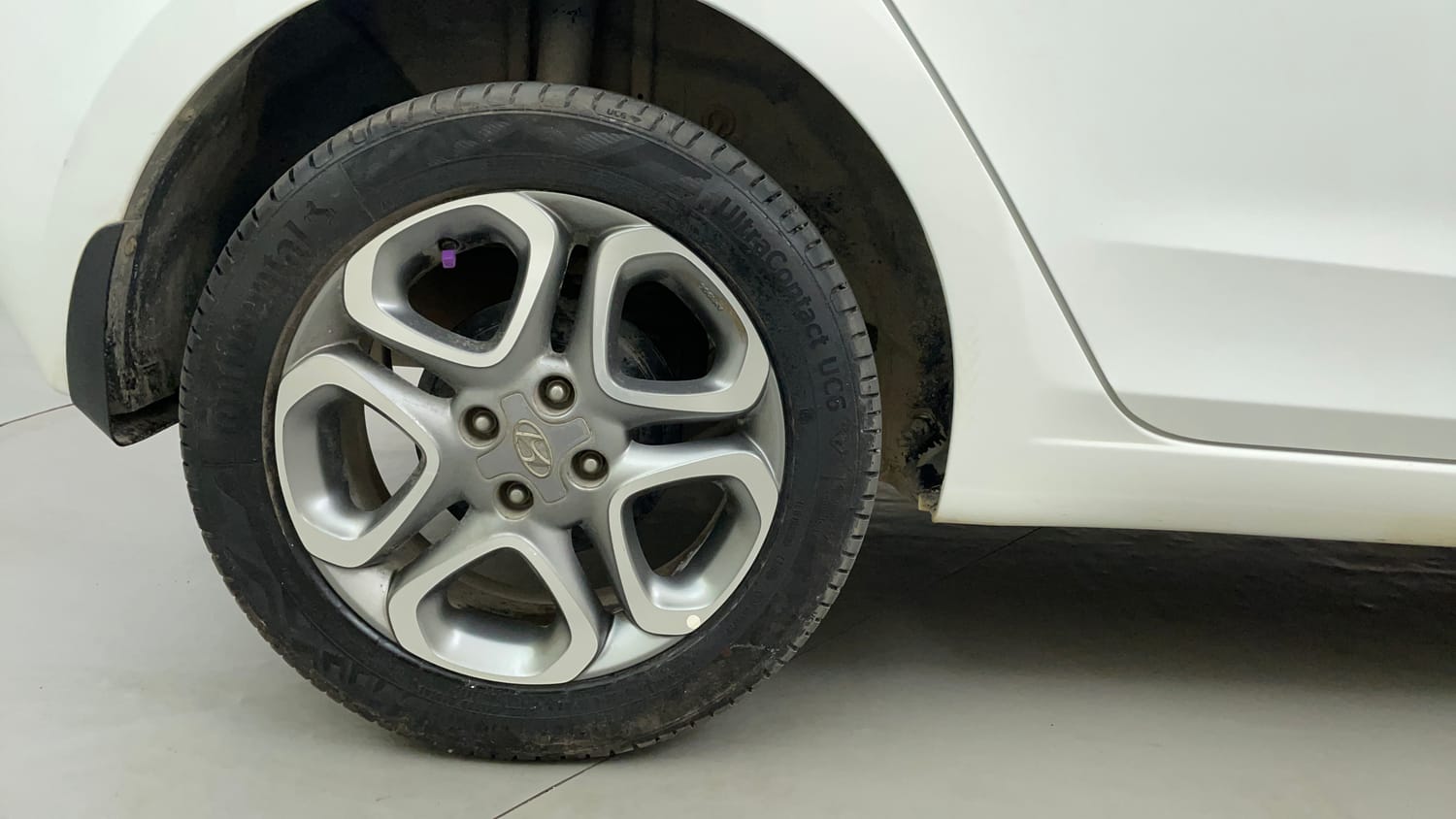 Used 2019 Hyundai Elite i20 Sportz Plus 1.2 Dual Tone Petrol Manual tyres RIGHT REAR TYRE RIM VIEW