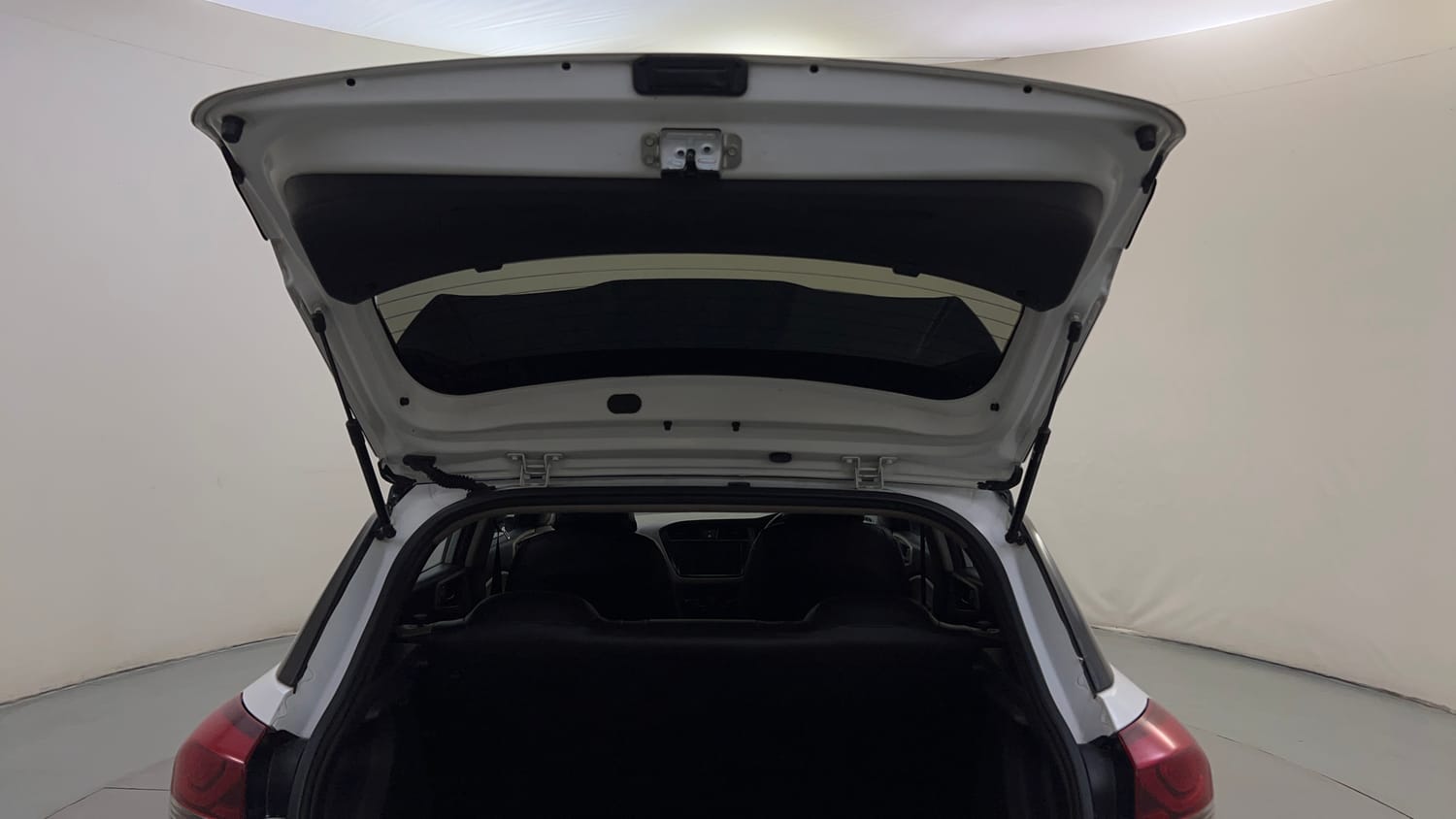 Used 2018 Hyundai Elite i20 Sportz 1.2 Petrol Manual interior DICKY DOOR OPEN VIEW