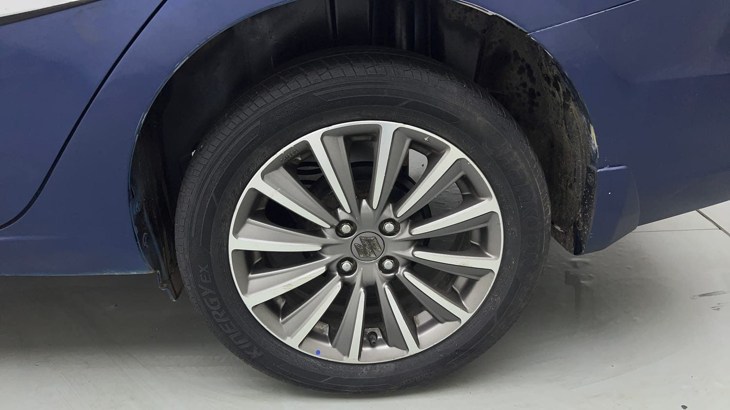 Used 2019 Maruti Suzuki Ciaz Alpha Hybrid 1.5 Petrol Manual tyres LEFT REAR TYRE RIM VIEW