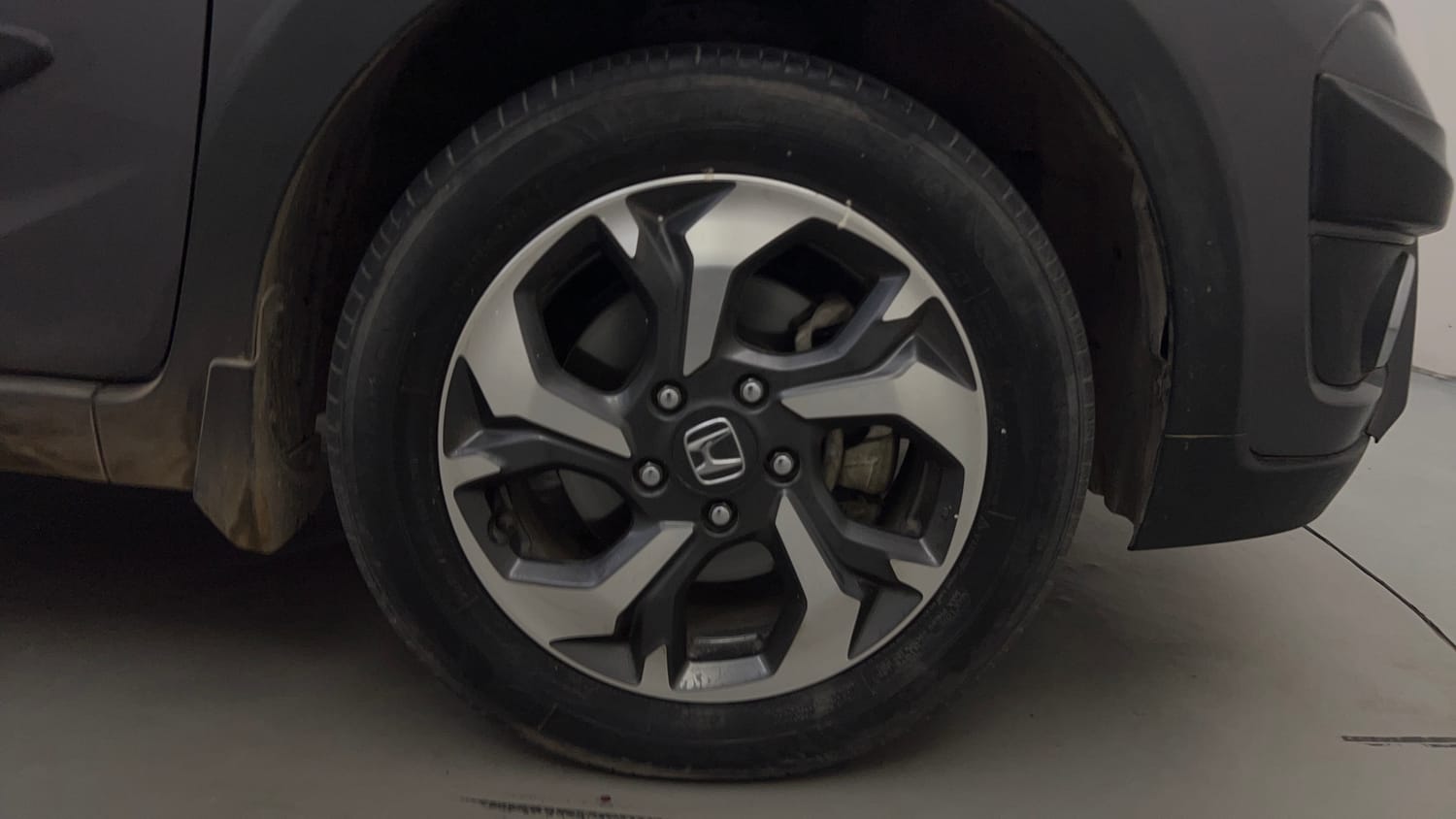 Used 2018 Honda BR-V V CVT Petrol Petrol Automatic tyres RIGHT FRONT TYRE RIM VIEW