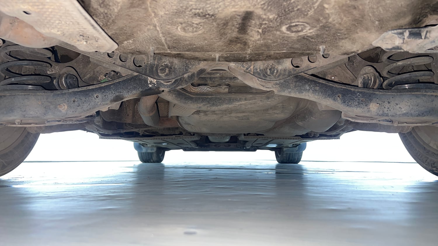 Used 2019 Skoda Octavia 1.8 TSI Style AT Petrol Automatic extra REAR UNDERBODY VIEW (TAKEN FROM REAR)