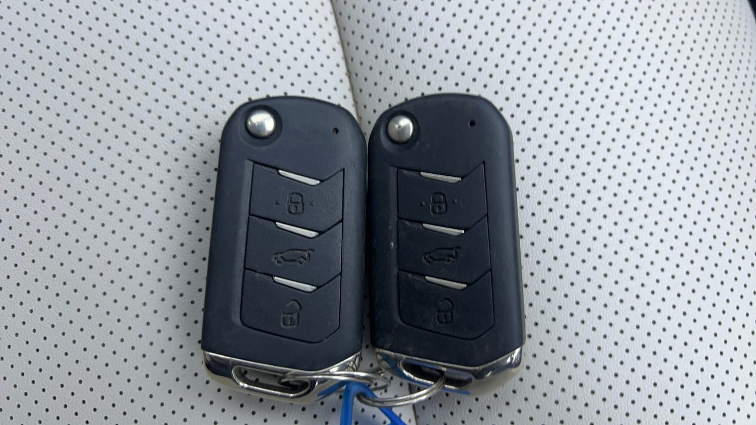 Used 2021 Mahindra XUV700 AX 7 Petrol AT Luxury Pack 7 STR Petrol Automatic extra CAR KEY VIEW
