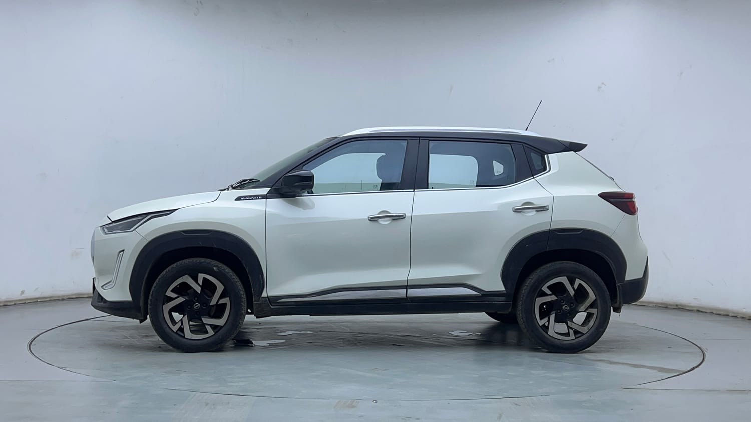 Used 2021 Nissan Magnite XV Premium Turbo CVT Petrol Automatic exterior LEFT SIDE VIEW