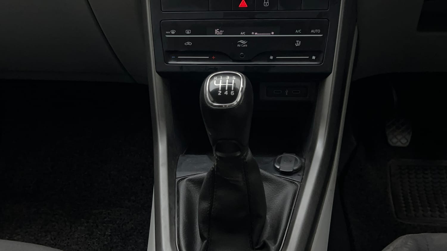 Used 2021 Skoda Kushaq Ambition 1.0L TSI MT Petrol Manual interior GEAR  KNOB VIEW