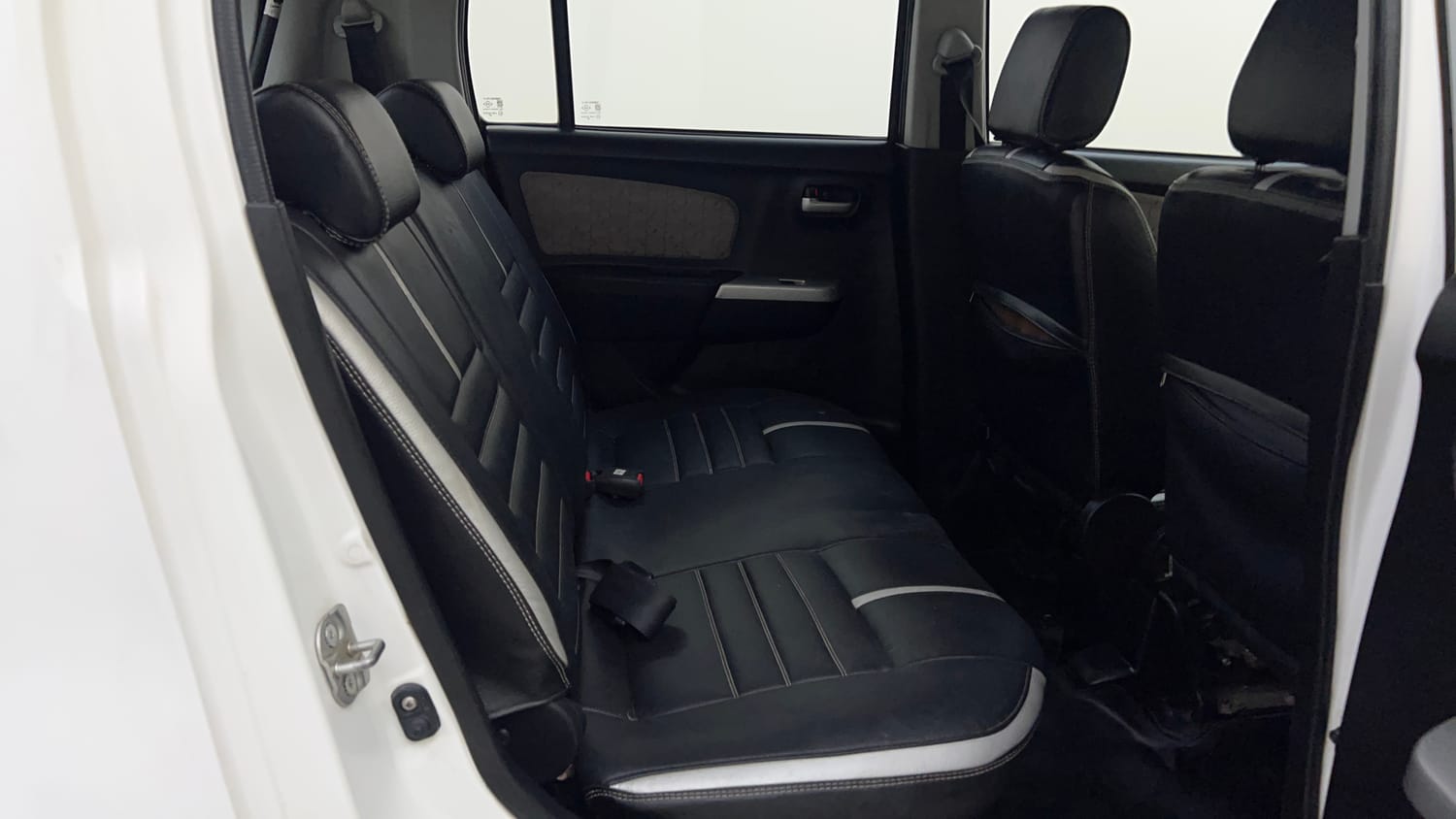 Used 2016 Maruti Suzuki Wagon R 1.0 VXI AMT Petrol Automatic interior RIGHT SIDE REAR DOOR CABIN VIEW