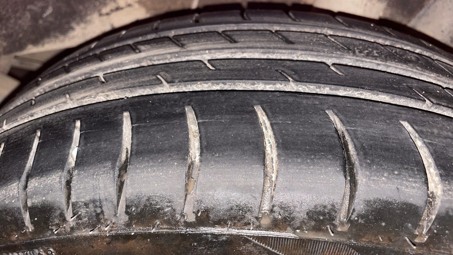 Used 2018 Hyundai Grand i10 Asta 1.2 Kappa VTVT Petrol Manual tyres LEFT REAR TYRE TREAD VIEW