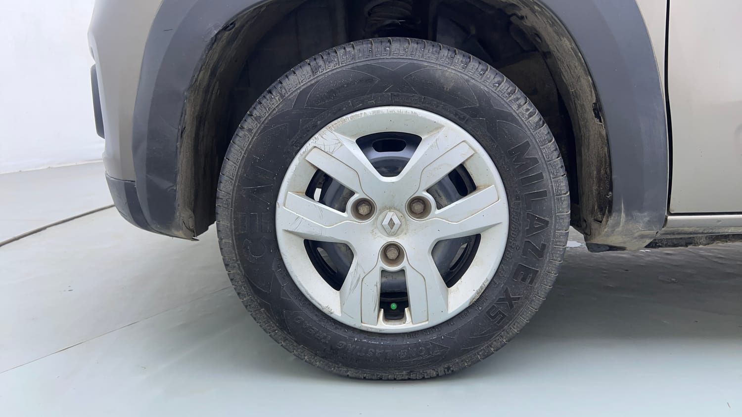 Used 2019 Renault Kwid RXT Opt Petrol Manual tyres LEFT FRONT TYRE RIM VIEW