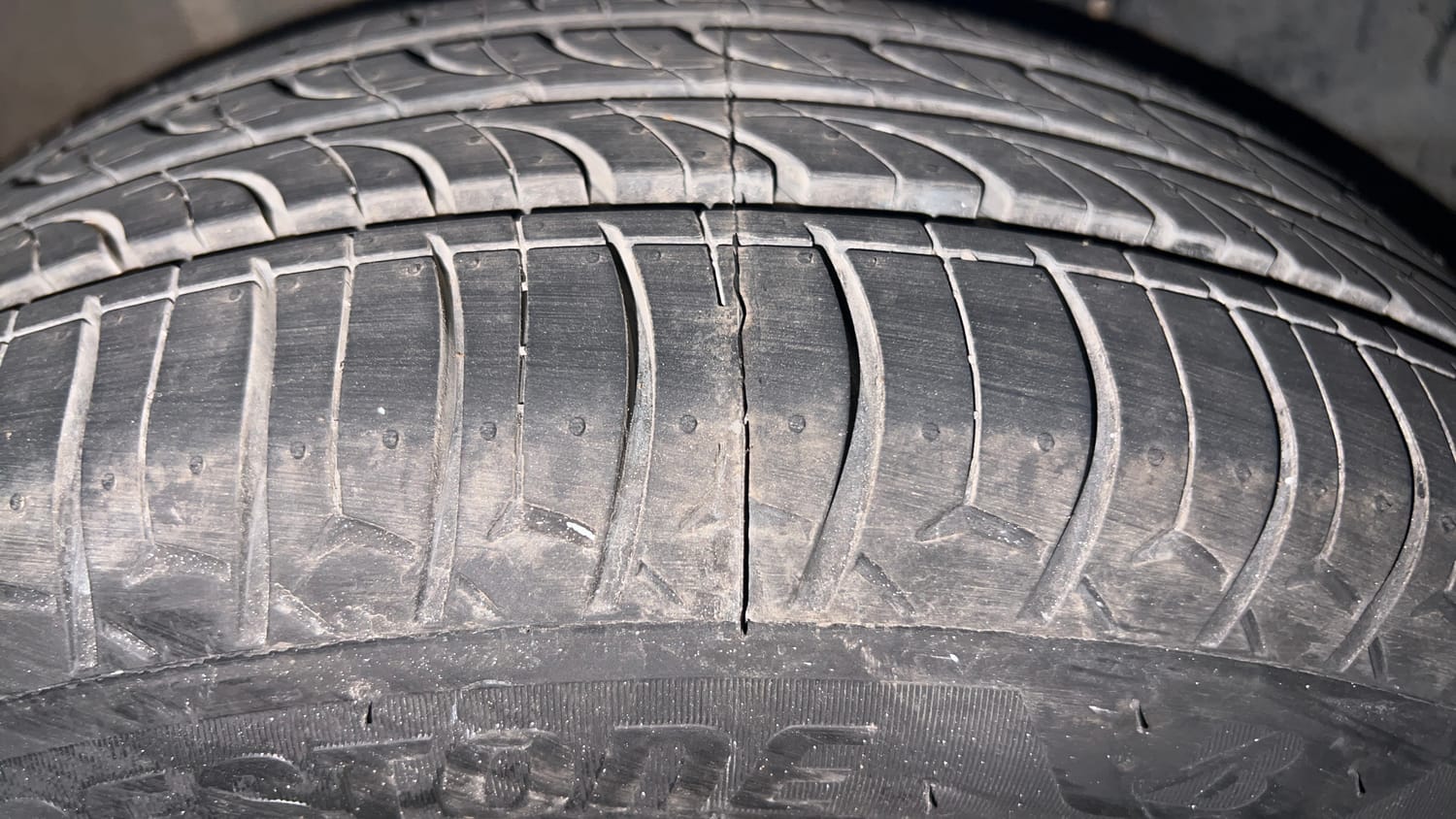 Used 2018 Tata Tiago Revotron XZ Petrol Manual tyres RIGHT REAR TYRE TREAD VIEW