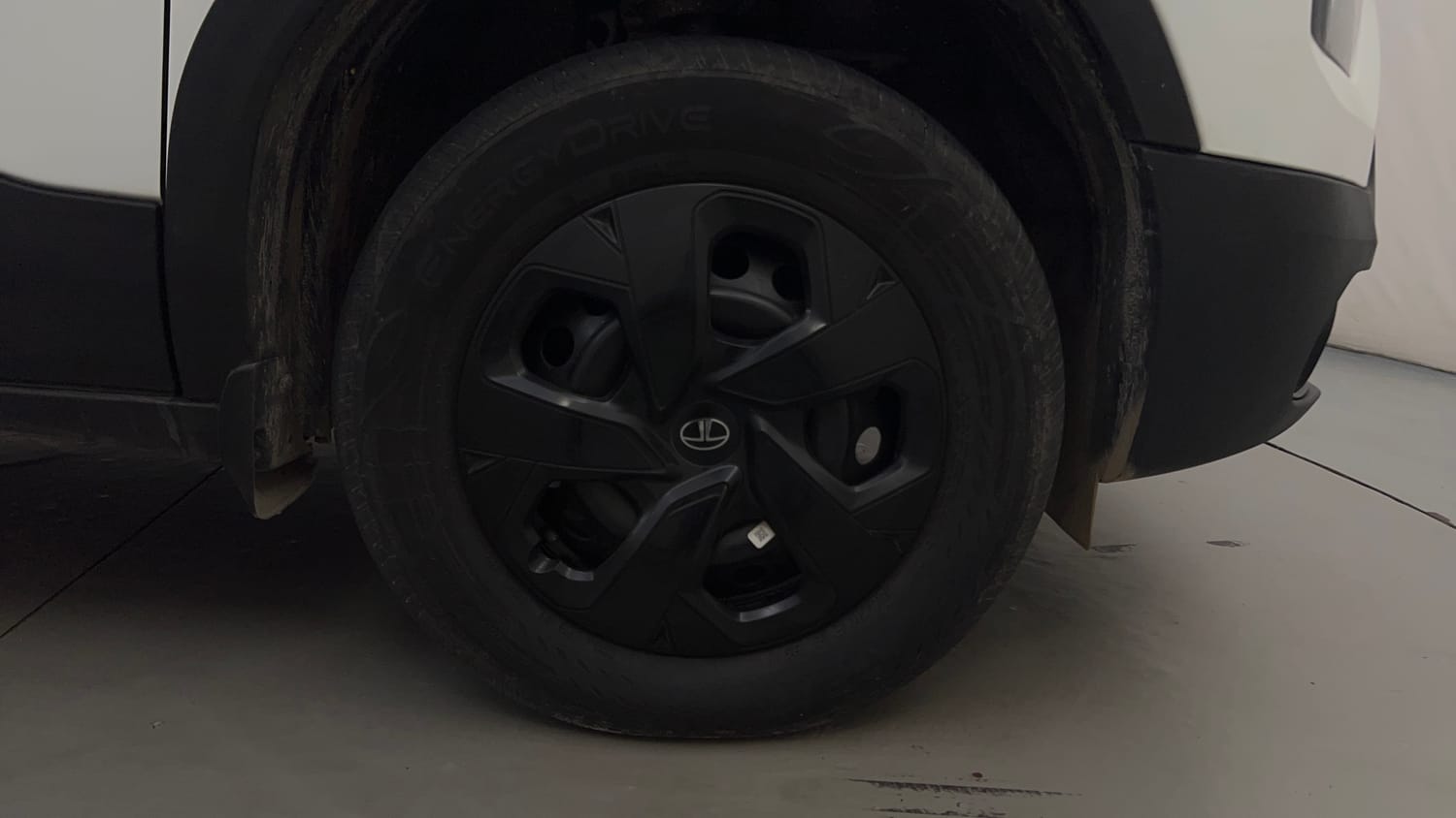 Used 2025 Tata Punch Adventure Plus AMT Petrol Automatic tyres RIGHT FRONT TYRE RIM VIEW