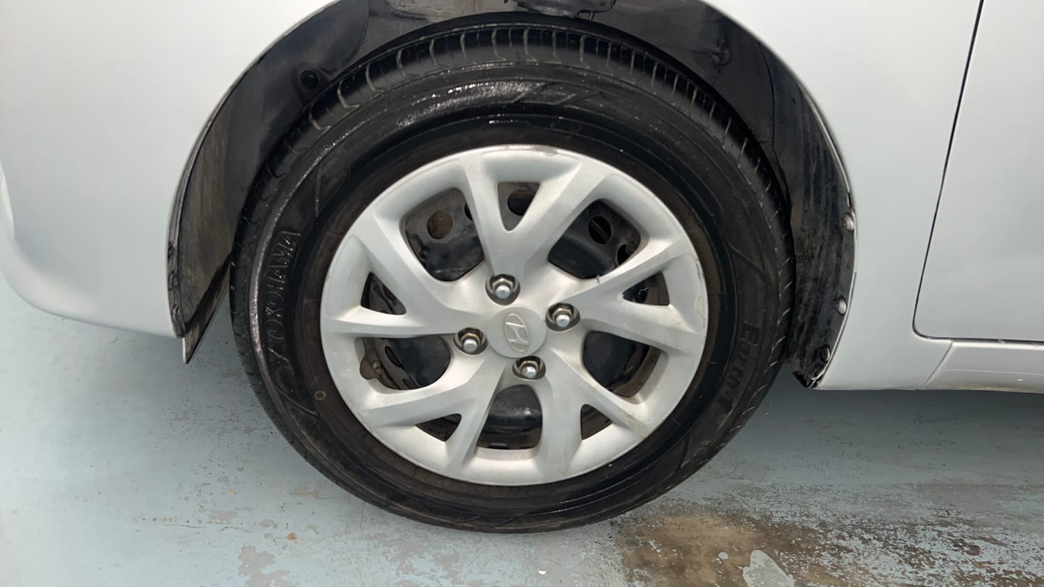 Used 2017 Hyundai Grand i10 Sportz 1.2 Kappa VTVT Petrol Manual tyres LEFT FRONT TYRE RIM VIEW